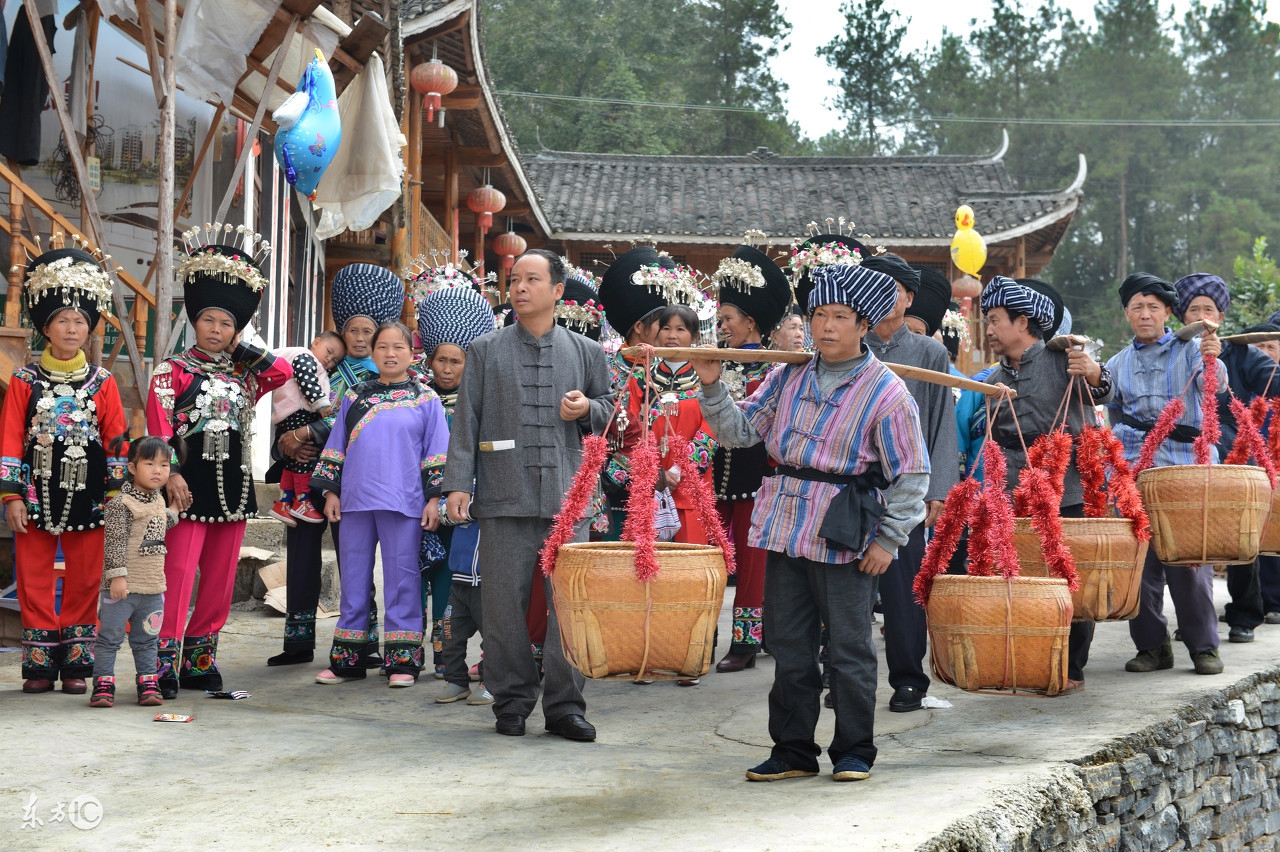 苗族人的礼节有什么讲究,凯里苗族姑娘出嫁是怎样礼节