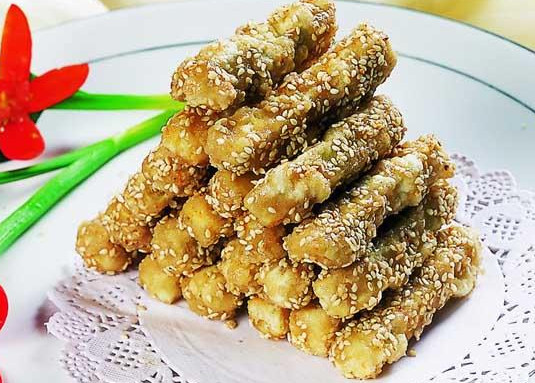 油炸脆皮茄子条外焦里嫩,油炸茄子丝外酥里嫩