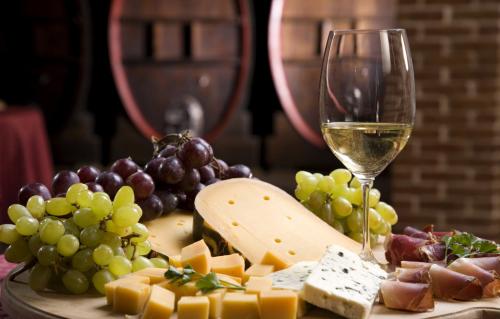 怀孕喝红酒影响胎儿畸形吗,怀孕喝红酒会导致流产吗