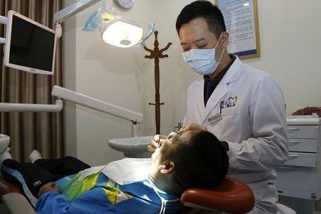 小伙牙疼20多天,小伙牙痛两个月