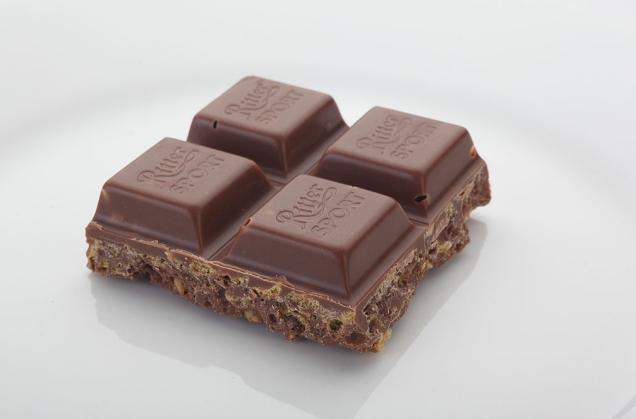 白色毛衣容易变黑,黑毛衣穿久变色怎么恢复如新