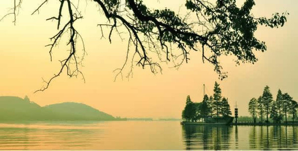 王维的思乡诗并不多,但这首却可以称得上思乡诗最有意境的作品