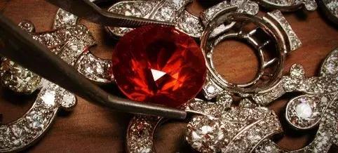 YLYKLife｜大品牌背后的小故事「Cartier」