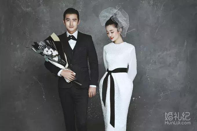 婚纱照挂在卧室床对面的墙上好吗,主婚纱照摆放在卧室的最佳效果图