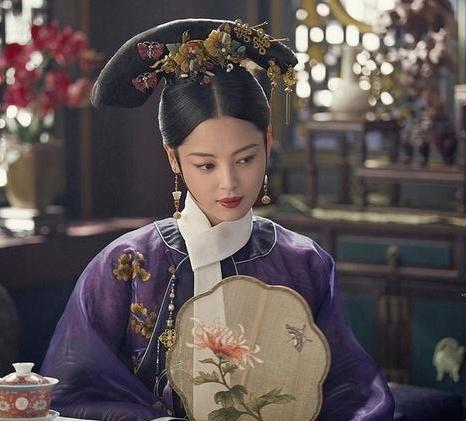 乾隆登基后第一子,本有机会立为皇储,无奈五阿哥永琪太优秀