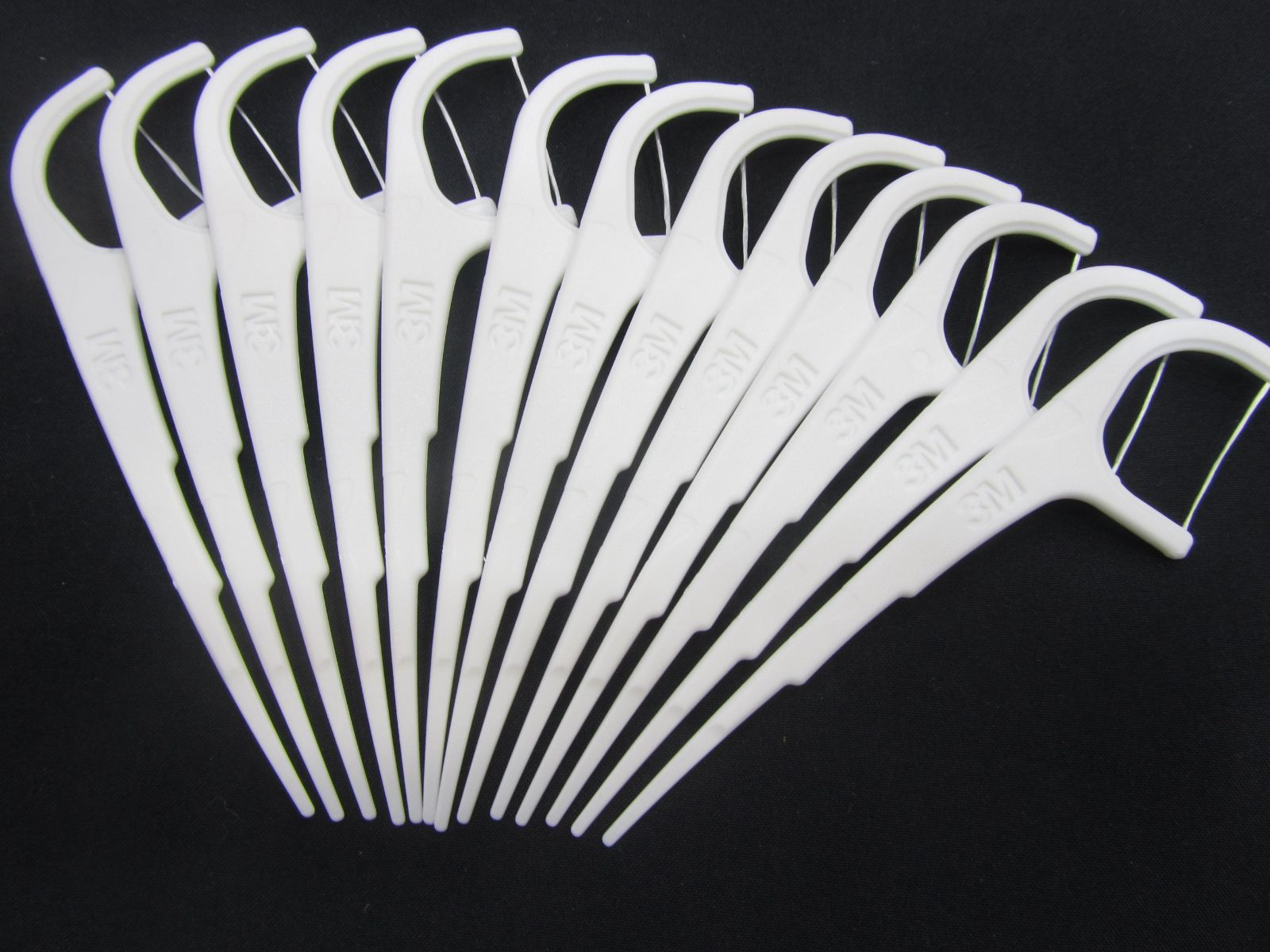 宝宝牙齿上有小黑点是怎么回事,牙齿上小黑点怎么去除