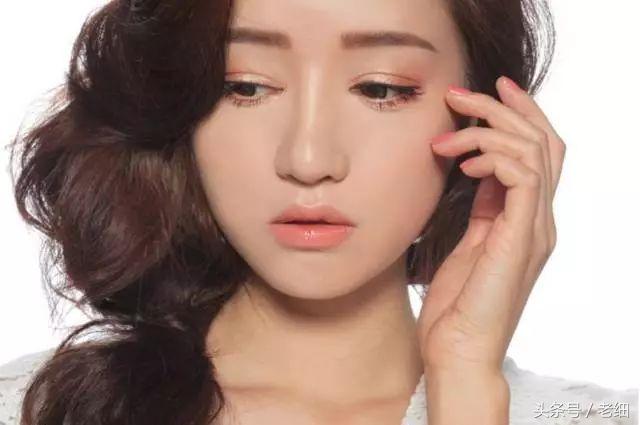 熬夜油痘肌什么样子,肌肤出油适合什么护肤品