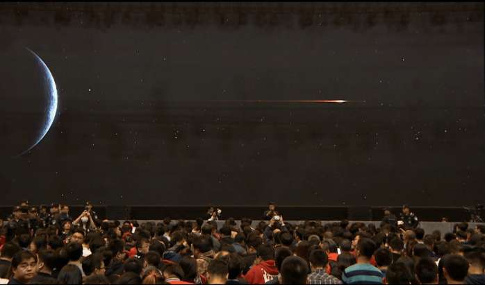 老罗用的手机发布会上讲售后,老罗很朴实的一场高科技发布会