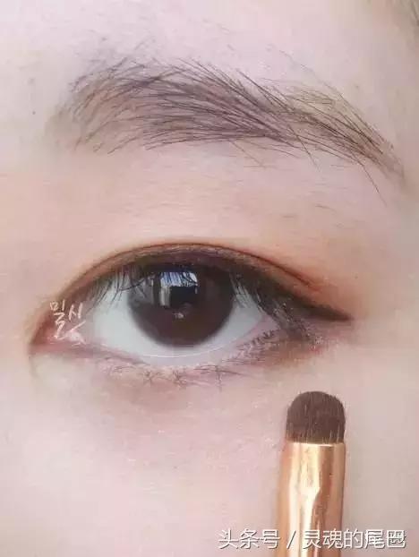 内双眼皮怎么画眼妆才好看,单眼皮日常眼妆怎么画显大又干净
