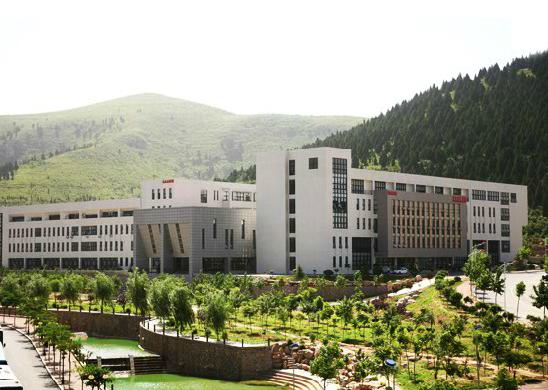 长清大学城：闳约深美是山艺