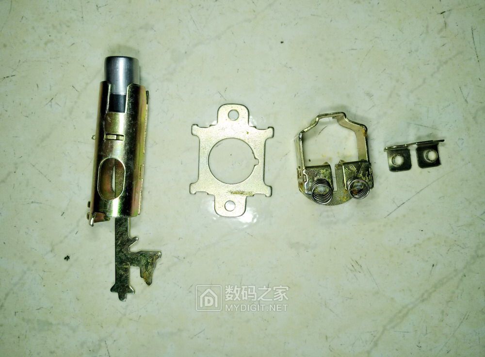 球形锁坏了怎么从木门上拆下来,室内门球形锁怎么拆