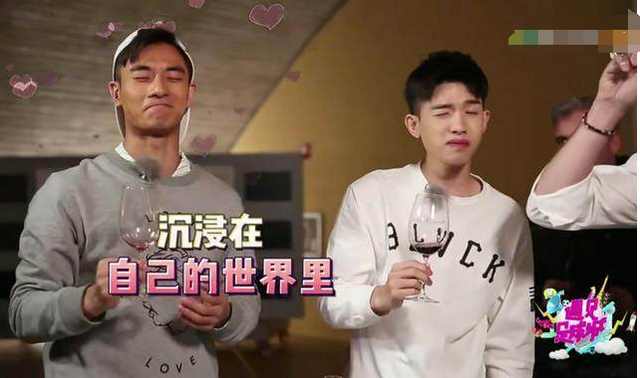 吴昕独木桥爬桥,吴昕遇见足球城在什么台播放