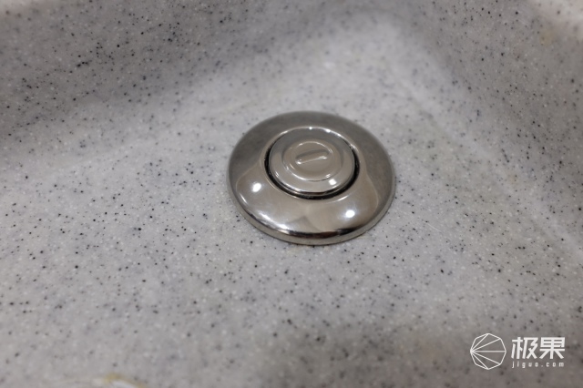 厨房垃圾桶老是黏黏糊糊,厨房垃圾桶小妙招