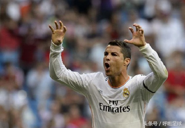 足球巨星罗纳尔多的招牌动作,足球巨星过人名场面