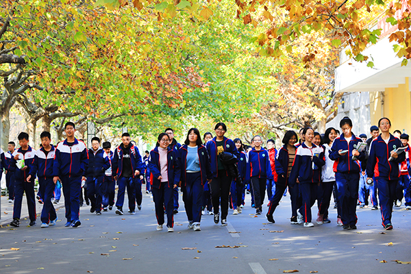 美翻了，在昌乐二中，你会经历不一样的秋