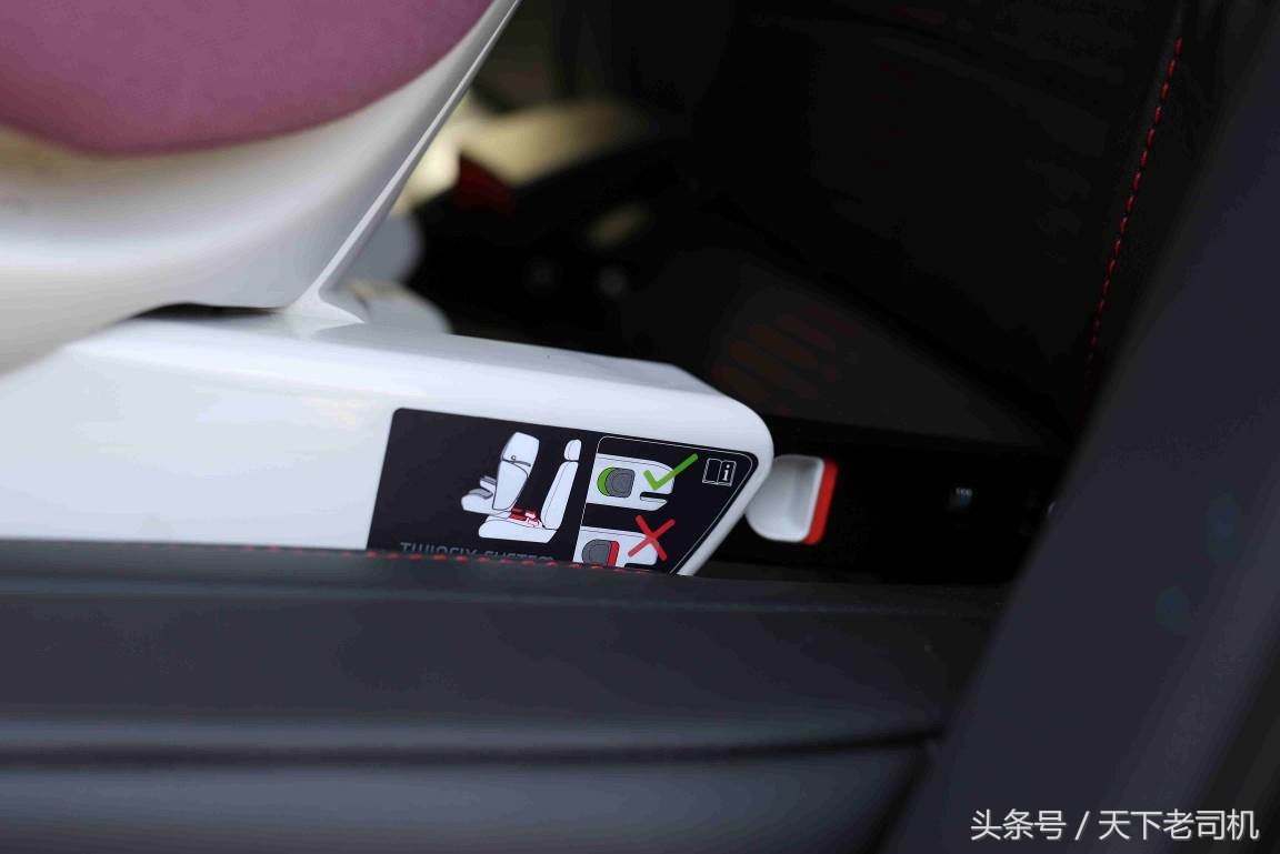 为了幼儿安全安装软件,为儿童安装安全座椅