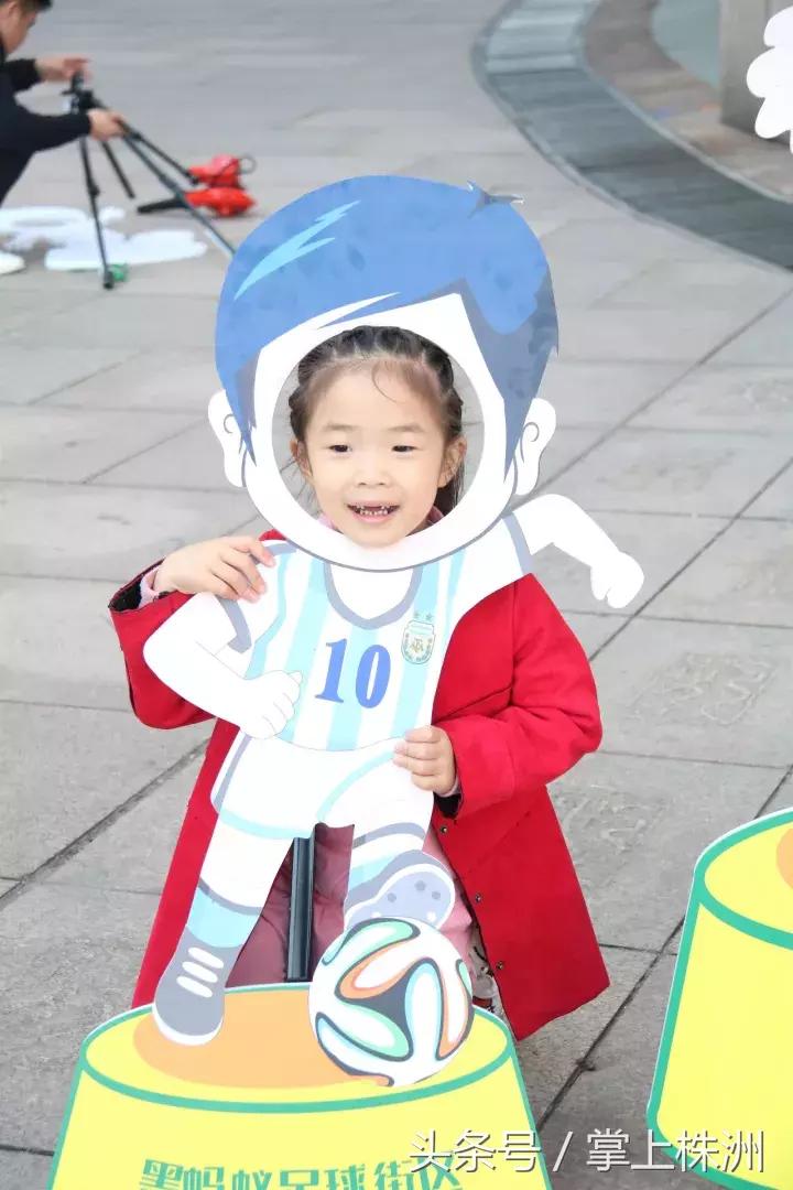 足球要从娃娃抓起不能随便放弃,足球要从娃娃抓起老报纸
