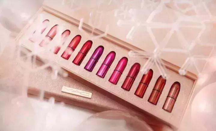 明星晒自己口红,晒男朋友口红