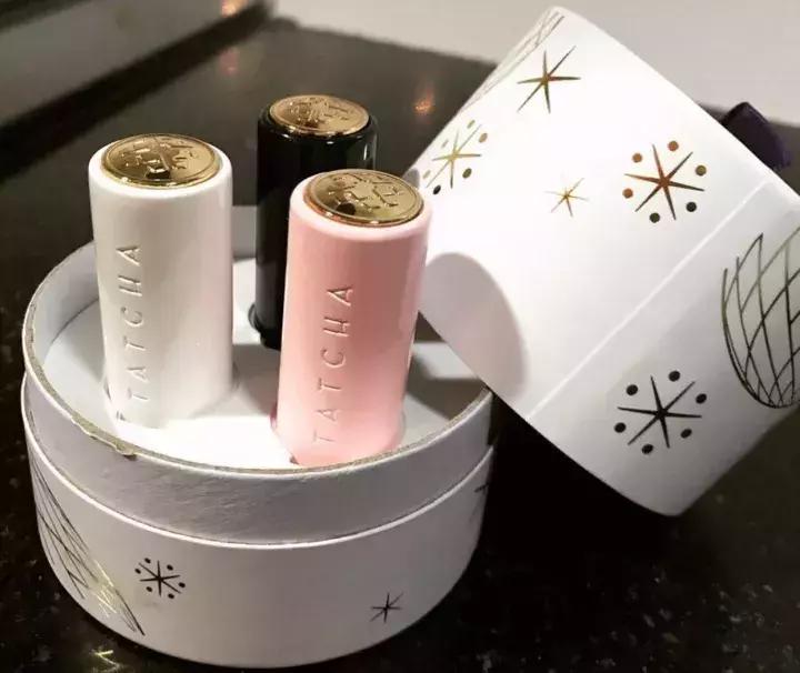 晒男友送的口红,明星晒自己口红