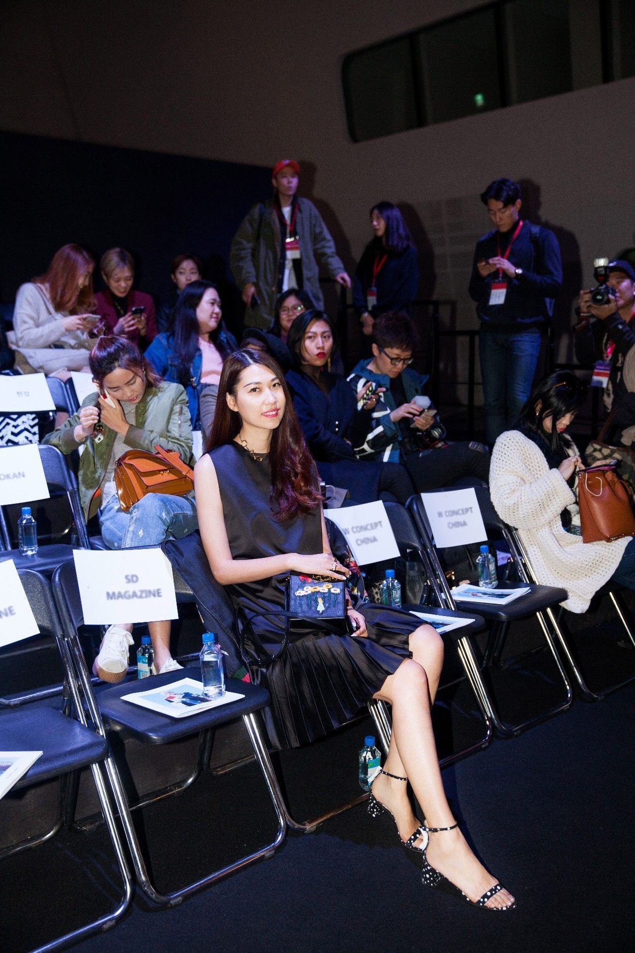 韩国街拍高清时装秀,韩国时装周街拍情侣