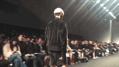 韩国街拍高清时装秀,韩国时装周街拍情侣