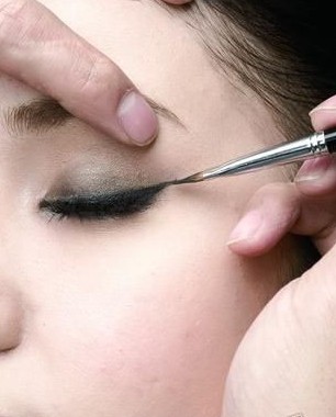 眼部化妆的正确步骤初学者单眼皮,眼部化妆的正确步骤初学者