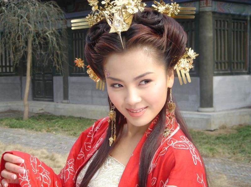 作为皇帝，他是个笑话，作为诗人，他是个神话