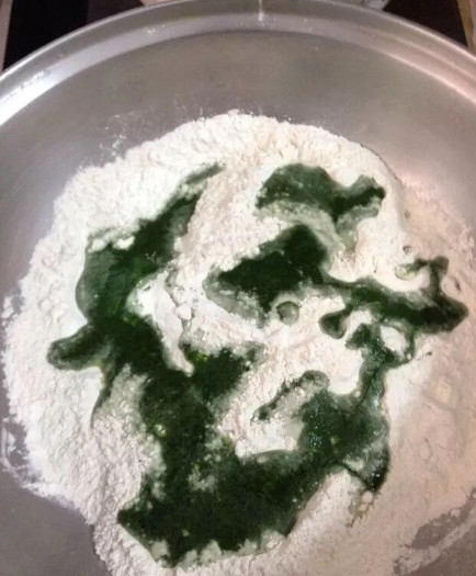 宝宝面条自己做蝴蝶面,一岁宝宝自制蝴蝶面做法