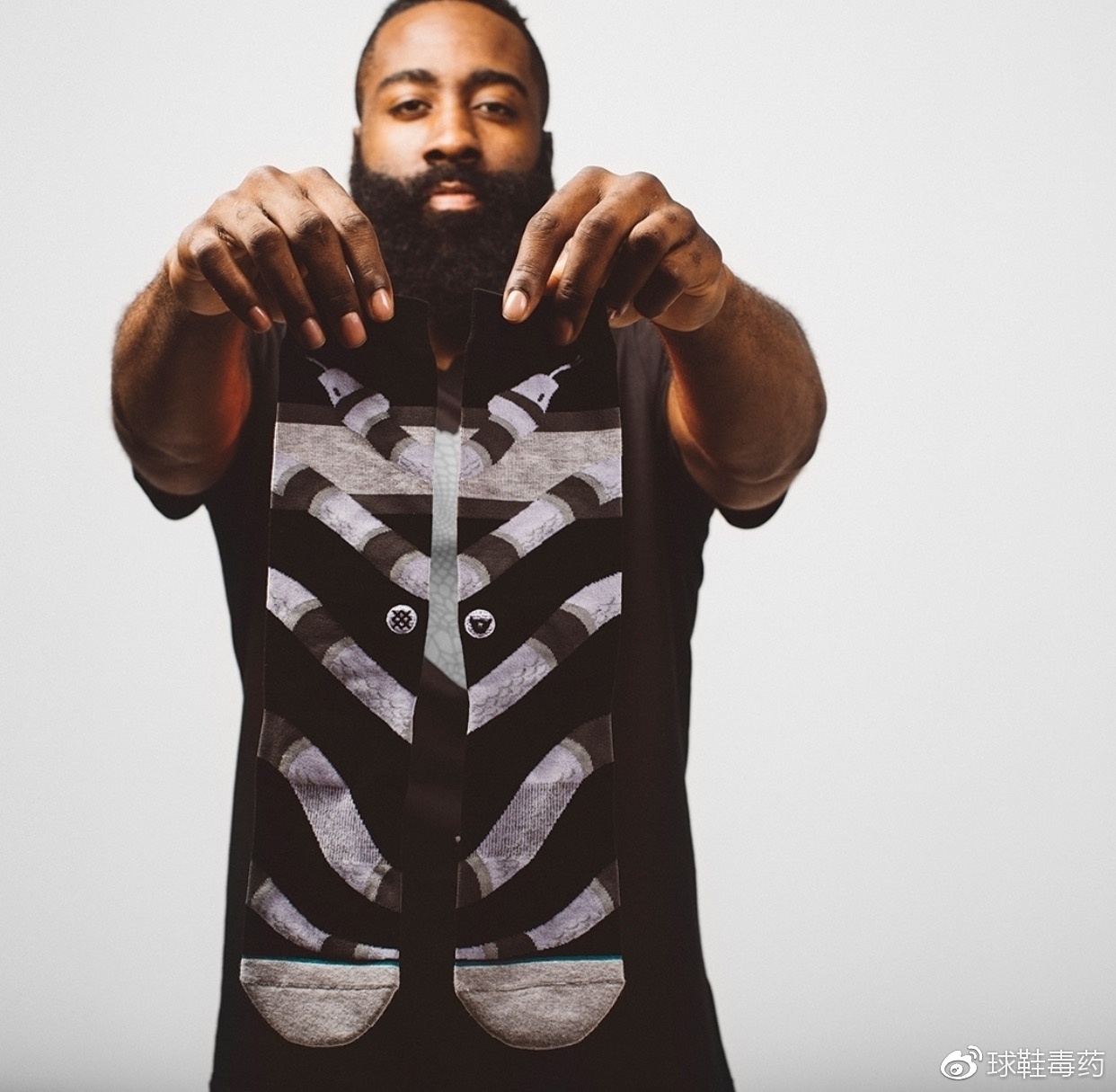 袜子老滑到鞋底怎么办,鞋子不穿袜子鞋底粘脚