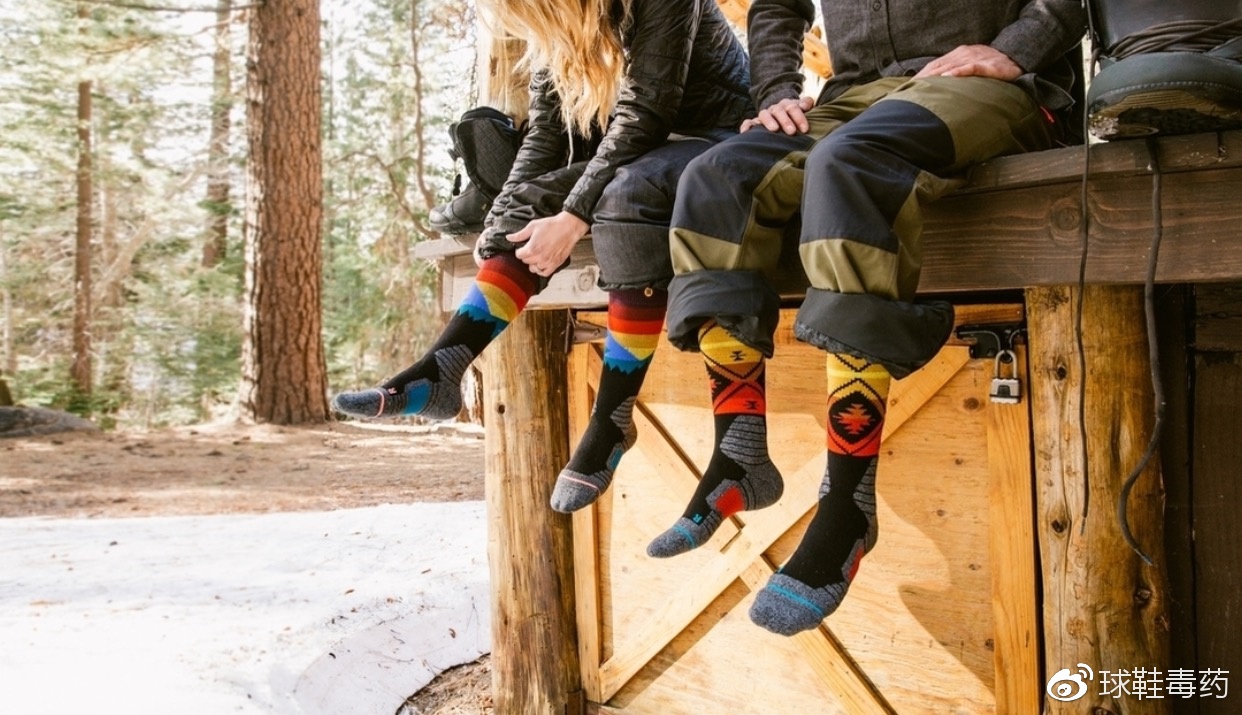 球鞋与袜子为什么那么滑,袜子总是滑到鞋底