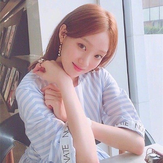 头发显白点的色系,头发显白染什么颜色好看