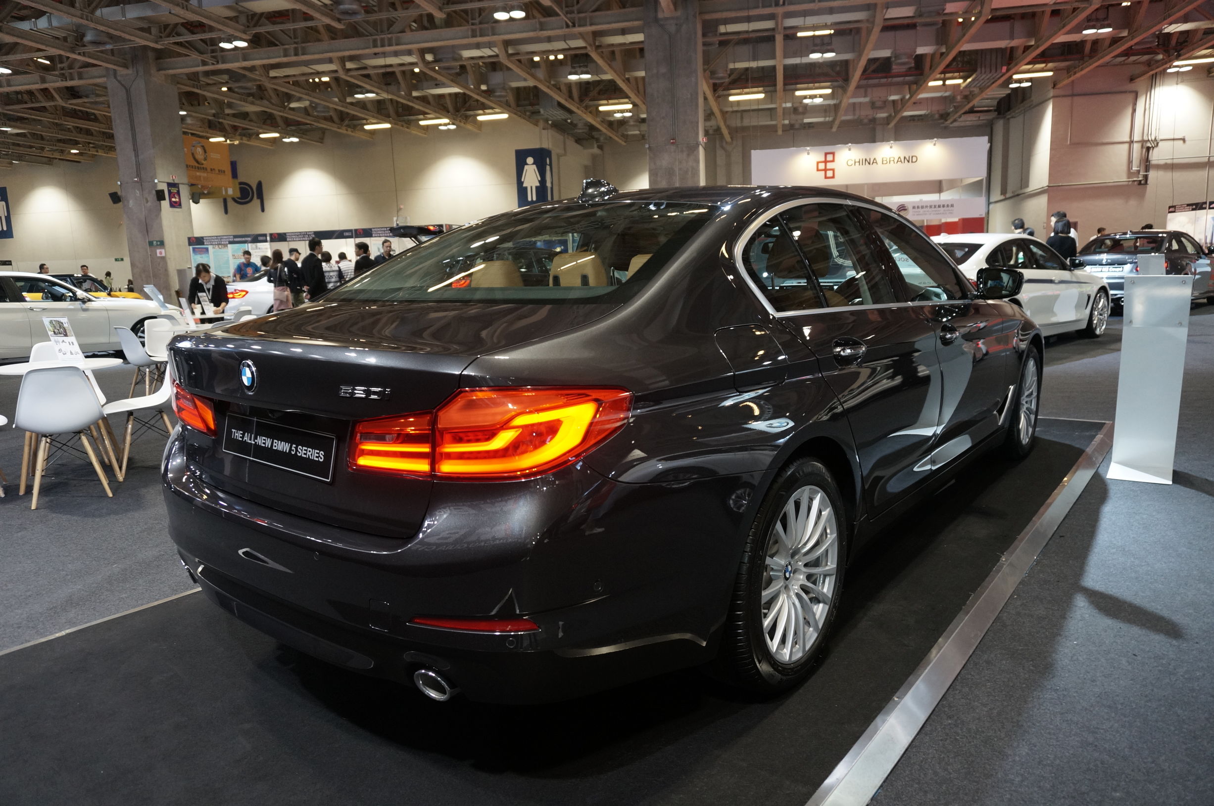 新款宝马标准轴距和长轴距的区别,新款进口宝马520i报价