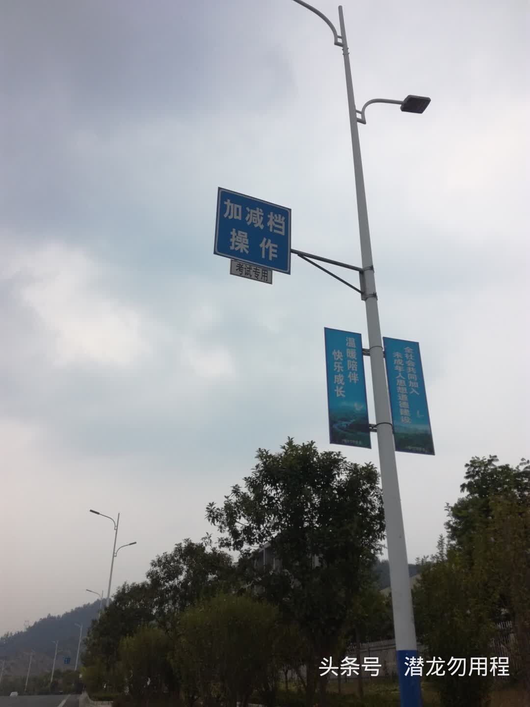 2022驾考新规是难了还是简单了,驾考新规开始实施了没有