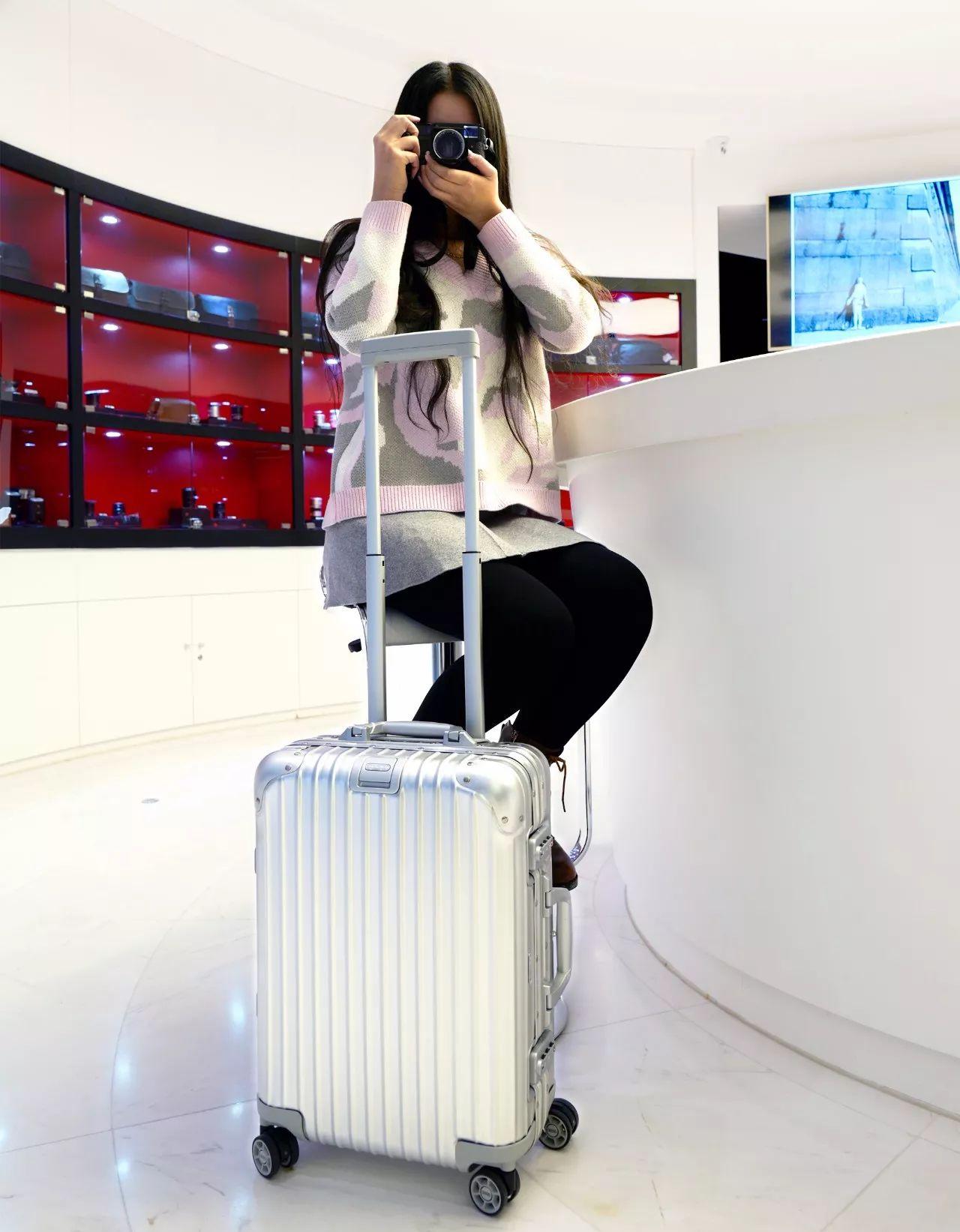 新婚,老婆没有要钻戒,买了一台徕卡