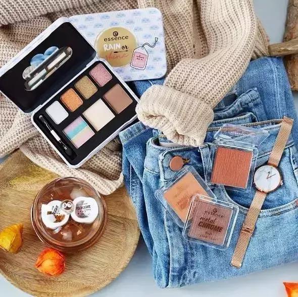 不超过100块钱的平价眼影盘推荐,推荐一款今年超火的眼影盘