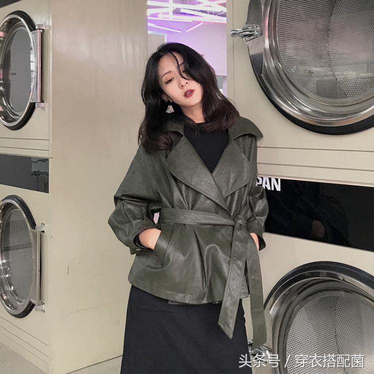 有机车皮衣的点缀，女生也能帅到窒息