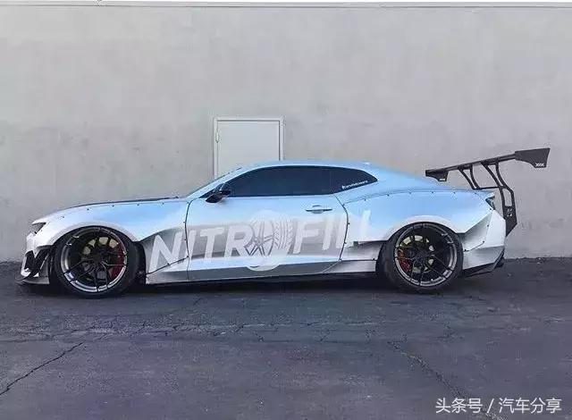 雪佛兰科迈罗大黄蜂现实照片,雪佛兰科迈罗2023款落地价大黄蜂