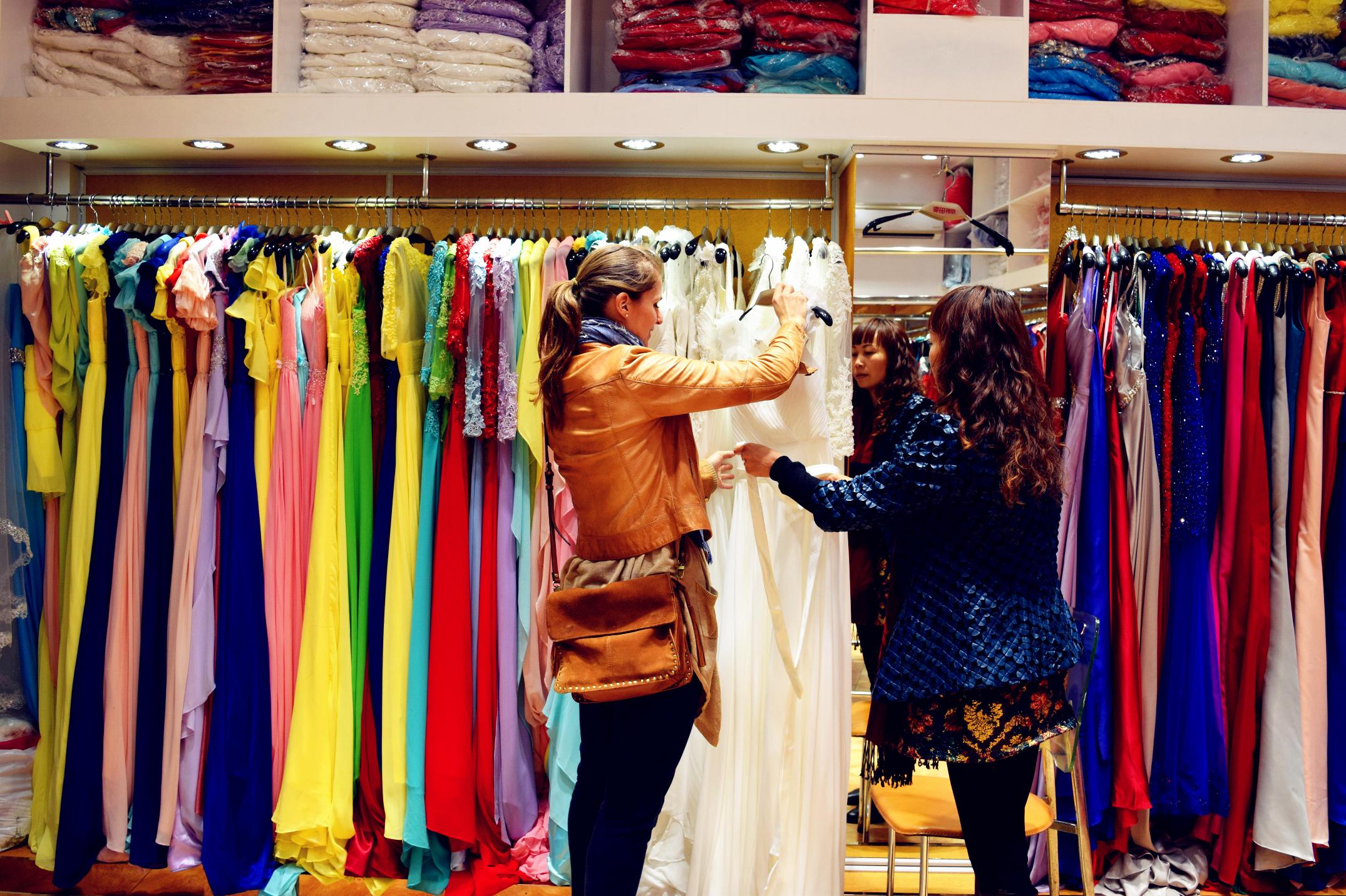 海珠|遭遇电商冲击,婚纱街使出这些招数抓住客户