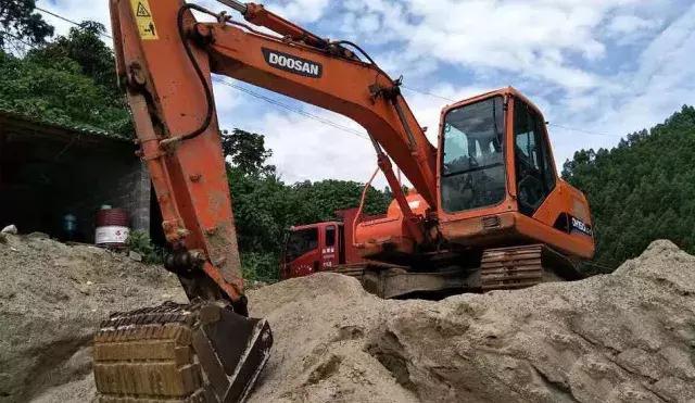 最便宜的一台二手挖机,全网最经典17年二手挖机