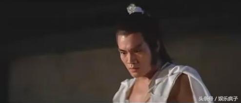 13岁习武，跑了三十多年龙套，如今在美国被金发女郎献吻演主角