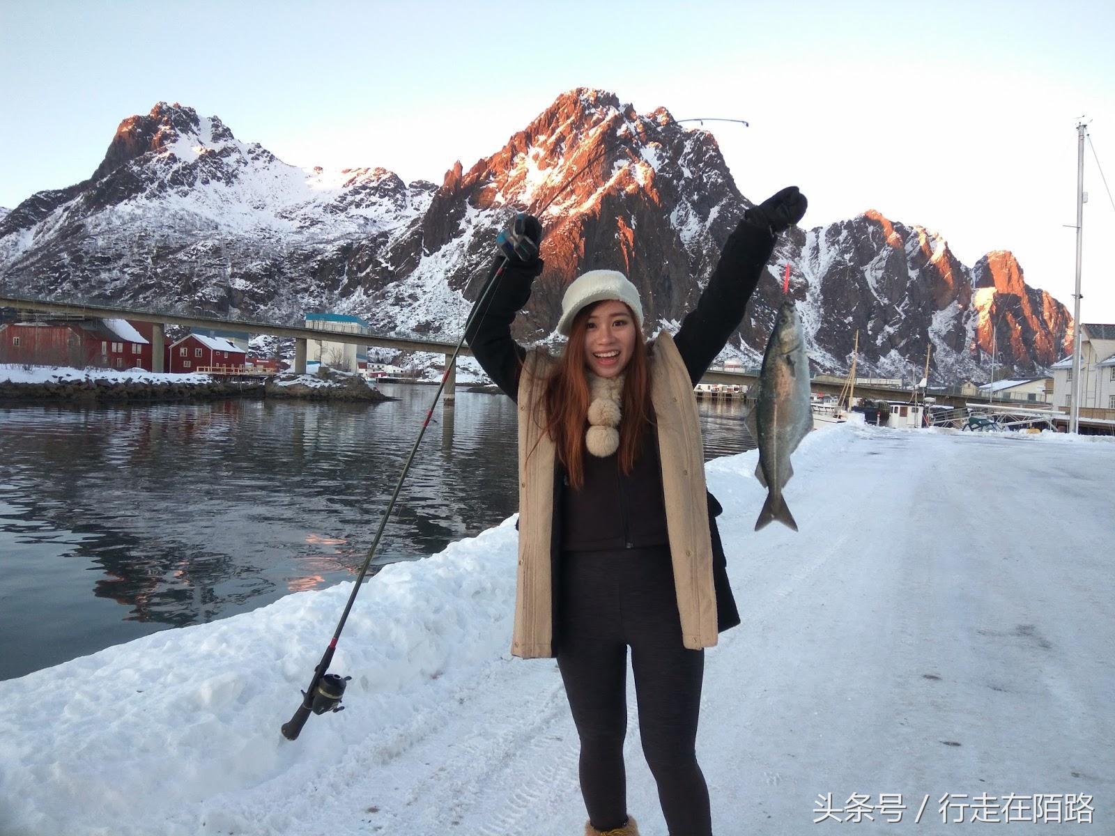 挪威渔民捕鱼,挪威北部的索马洛伊岛足球场