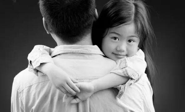 女儿天生就是爸爸的小情人,女儿是爸爸的上辈子的小情人