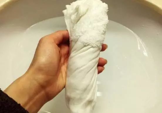 羽绒服洗坏怎么办,羽绒服不去干洗店的清洗方法