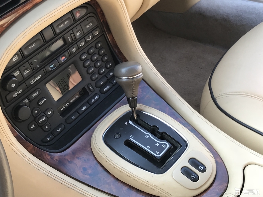 四眼捷豹xj3.0四驱顶配版,捷豹xj8经典色