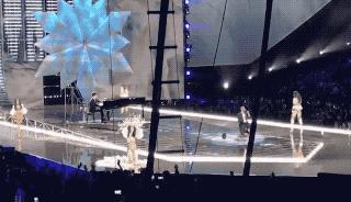 奚梦瑶摔跤对他造成的影响有多大,奚梦瑶维密大秀摔跤