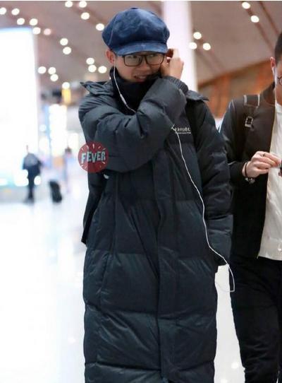 刘昊然谭松韵同款校服,刘昊然同款中戏校服