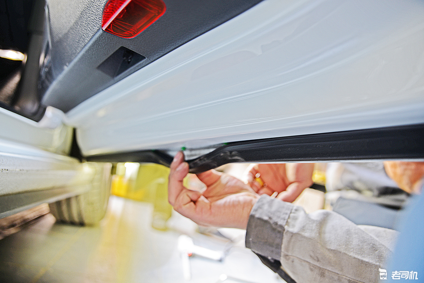 途虎钣金喷漆修复凹陷一般多少钱,汽车钣金凹陷修复喷漆正规流程