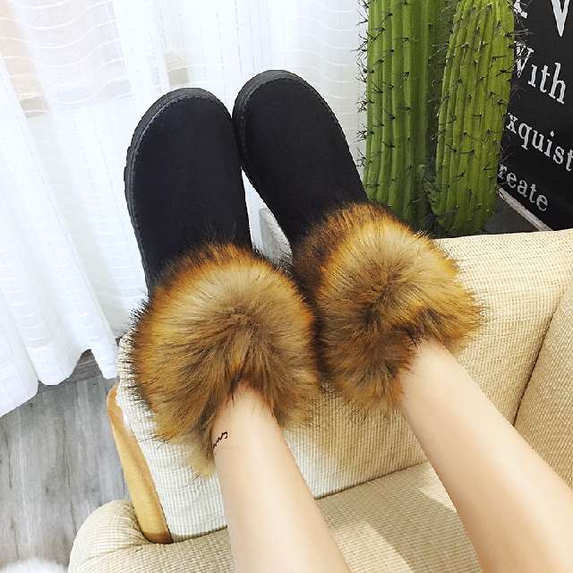 舒适百搭白色雪地靴穿搭,天气寒冷雪地靴