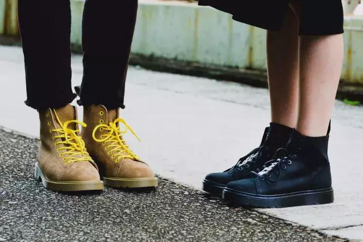 尽管山寨货很多，但谁都想买一双正宗的「Dr.Martens」