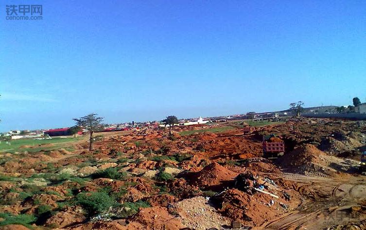 我在非洲开挖机,4：挖机坏了没法修，时刻提防被抢劫